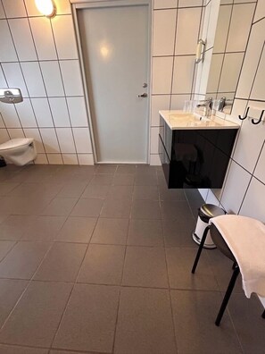 Familienzimmer | Badezimmer | Haartrockner, Handtücher, Seife, Shampoo