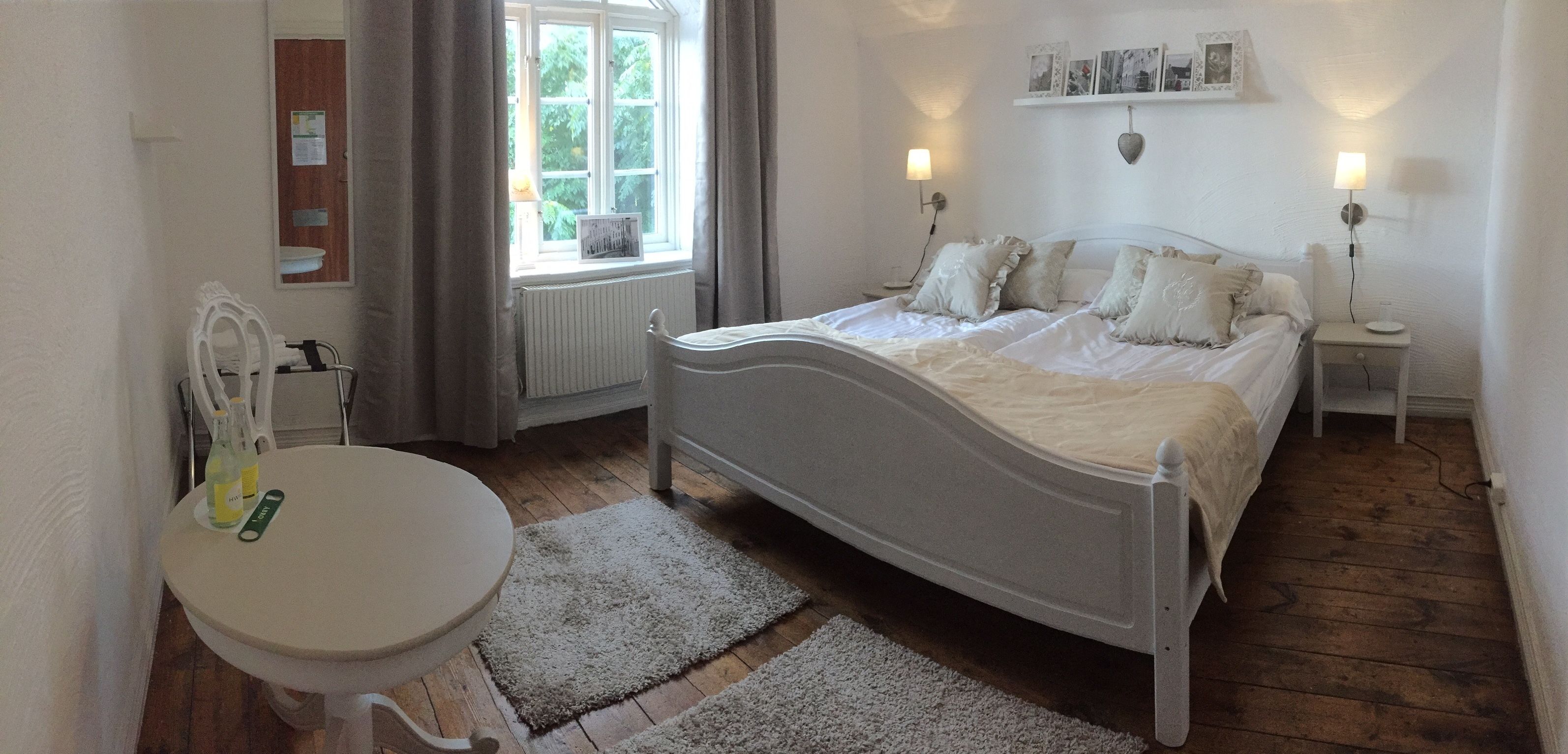 Economy Double Room with shared batheroom in the hallway | Individually decorated, blackout drapes, free WiFi, bed sheets