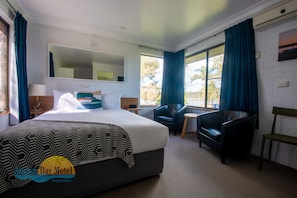 Premium bedding, individually decorated, individually furnished, desk - Anchor Bay Motel (Greenwell Point)