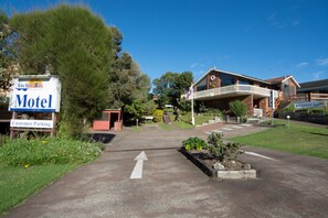 Property grounds - Anchor Bay Motel (Greenwell Point)