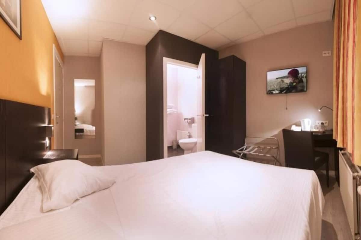 Coffres-forts dans les chambres, bureau, Wi-Fi gratuit, draps fournis