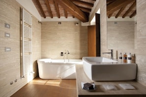 Vierbettzimmer | Komfortbadewanne