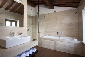 Bañera profunda