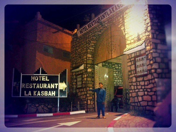 A sign for Hotel Restaurant La Kasbah.