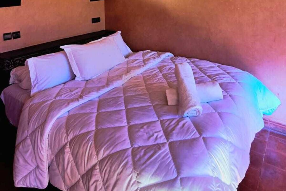 Caja de seguridad en la habitación y sistema de insonorización