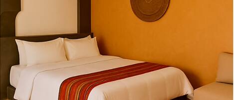 Habitación superior con 1 cama matrimonial o 2 individuales, vista al jardín | Caja de seguridad en la habitación, insonorización y camas extra