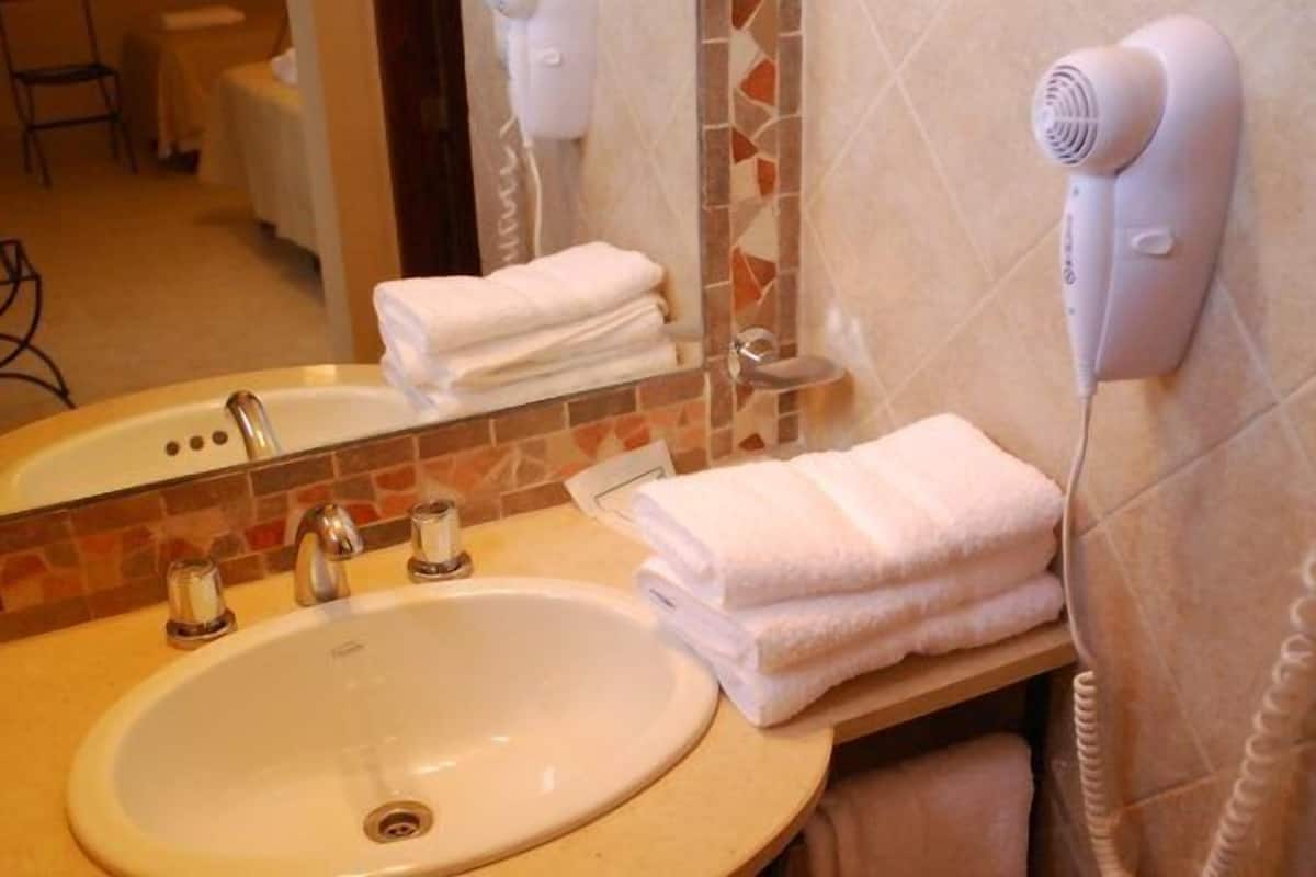 Habitación cuádruple | Lavabo en el baño