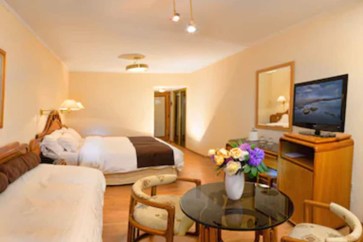 1 habitación, ropa de cama de alta calidad, cubrecamas y minibar