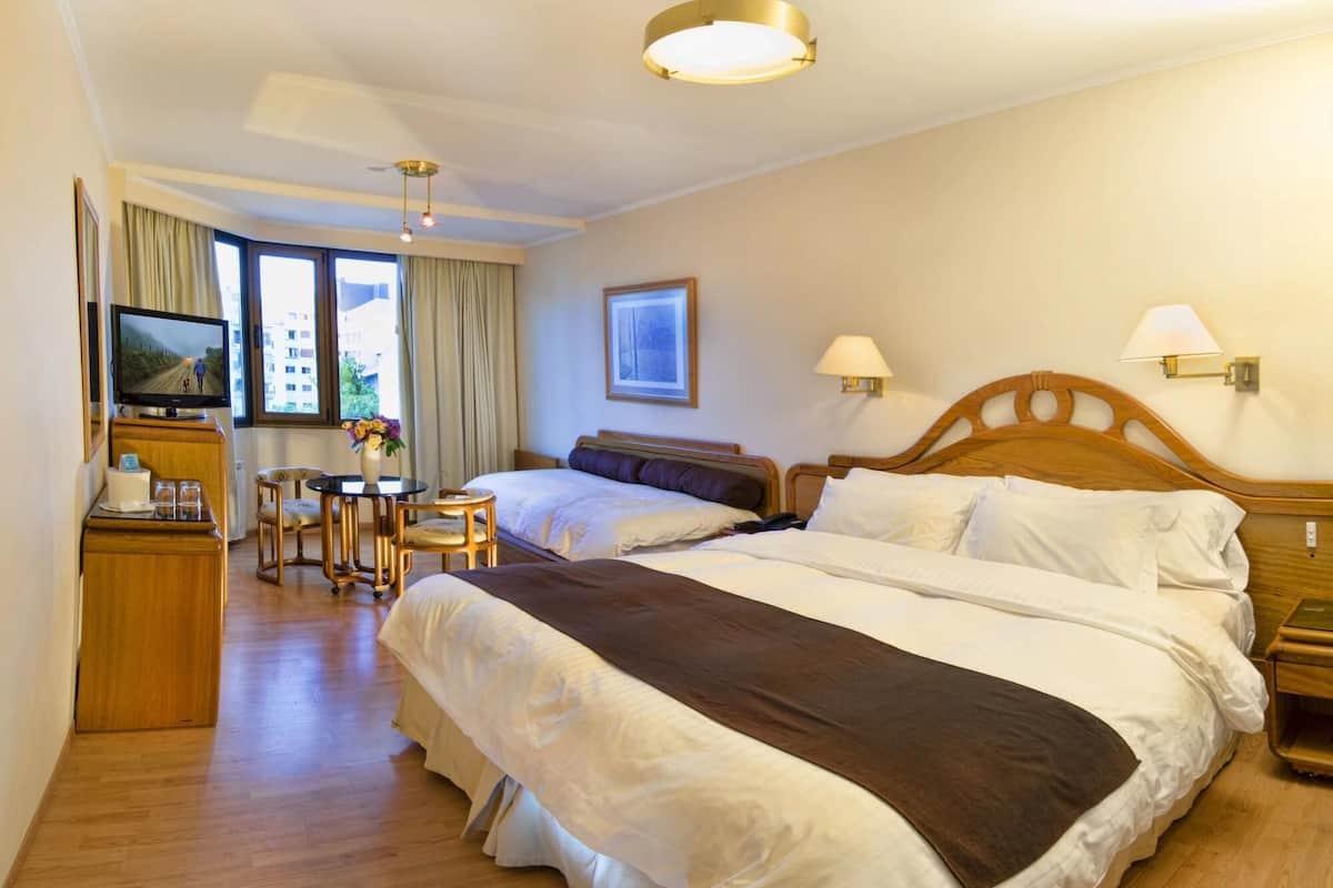 1 habitación, ropa de cama de alta calidad, cubrecamas y minibar