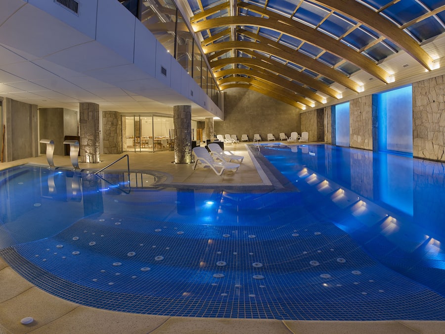 Innenpool, Außenpool, Liegestühle