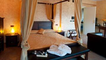 Luxury Suite | Minibar, in-room safe, individually decorated, individually furnished