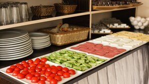 Free daily buffet breakfast - Serenity Hotel (Istanbul)