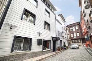 Exterior detail - Serenity Hotel (Istanbul)