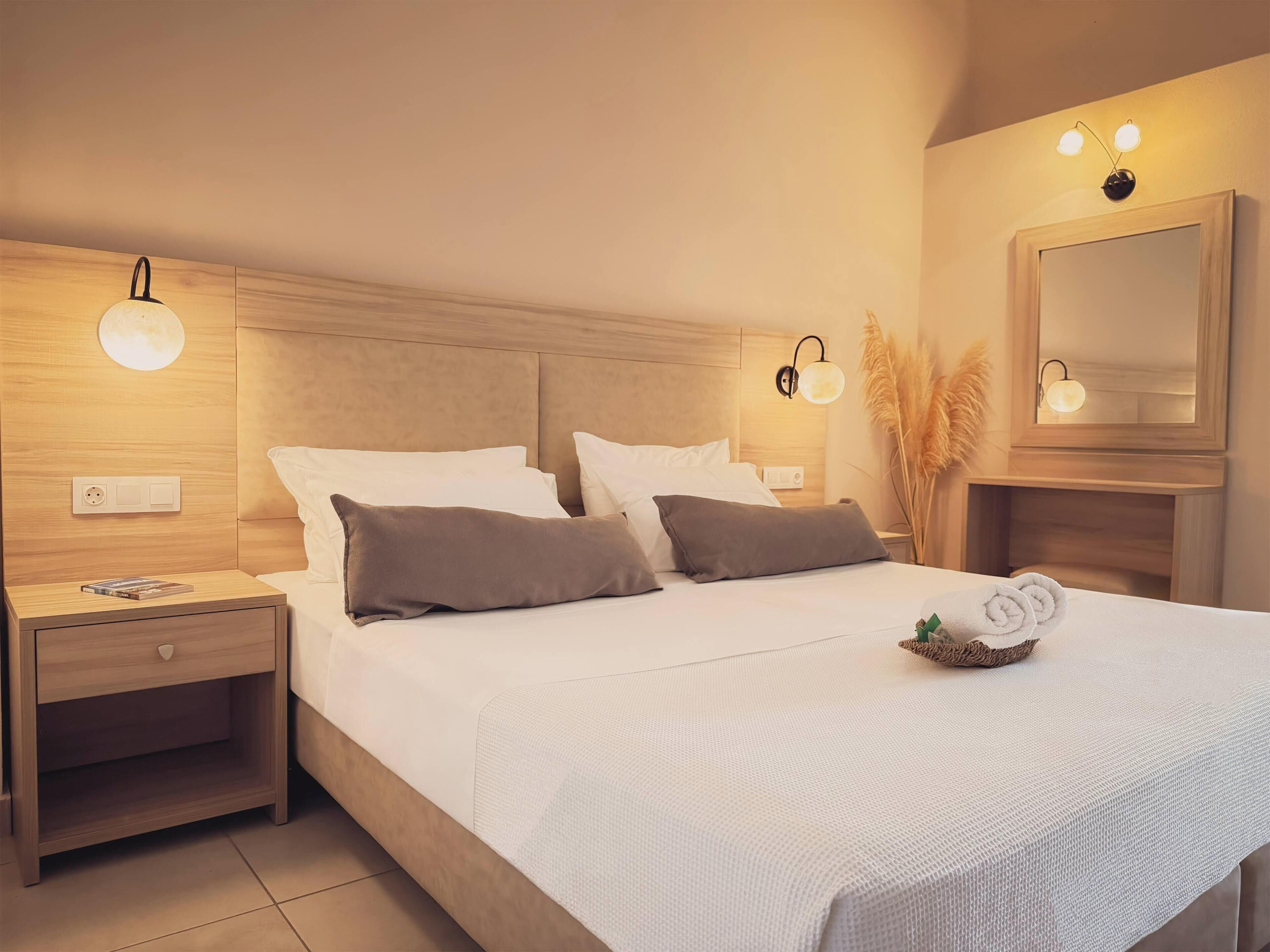 Superior Triple Studio | In-room safe, desk, iron/ironing board, free cribs/infant beds