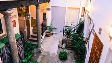 Apartamento, 1 dormitorio, piso alto | Terraza o patio