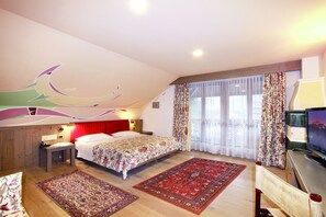 Kahden hengen economy-huone | Minibaari, tallelokero huoneessa, ilmainen Wi-Fi