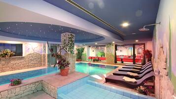 2 piscines couvertes, piscine extérieure