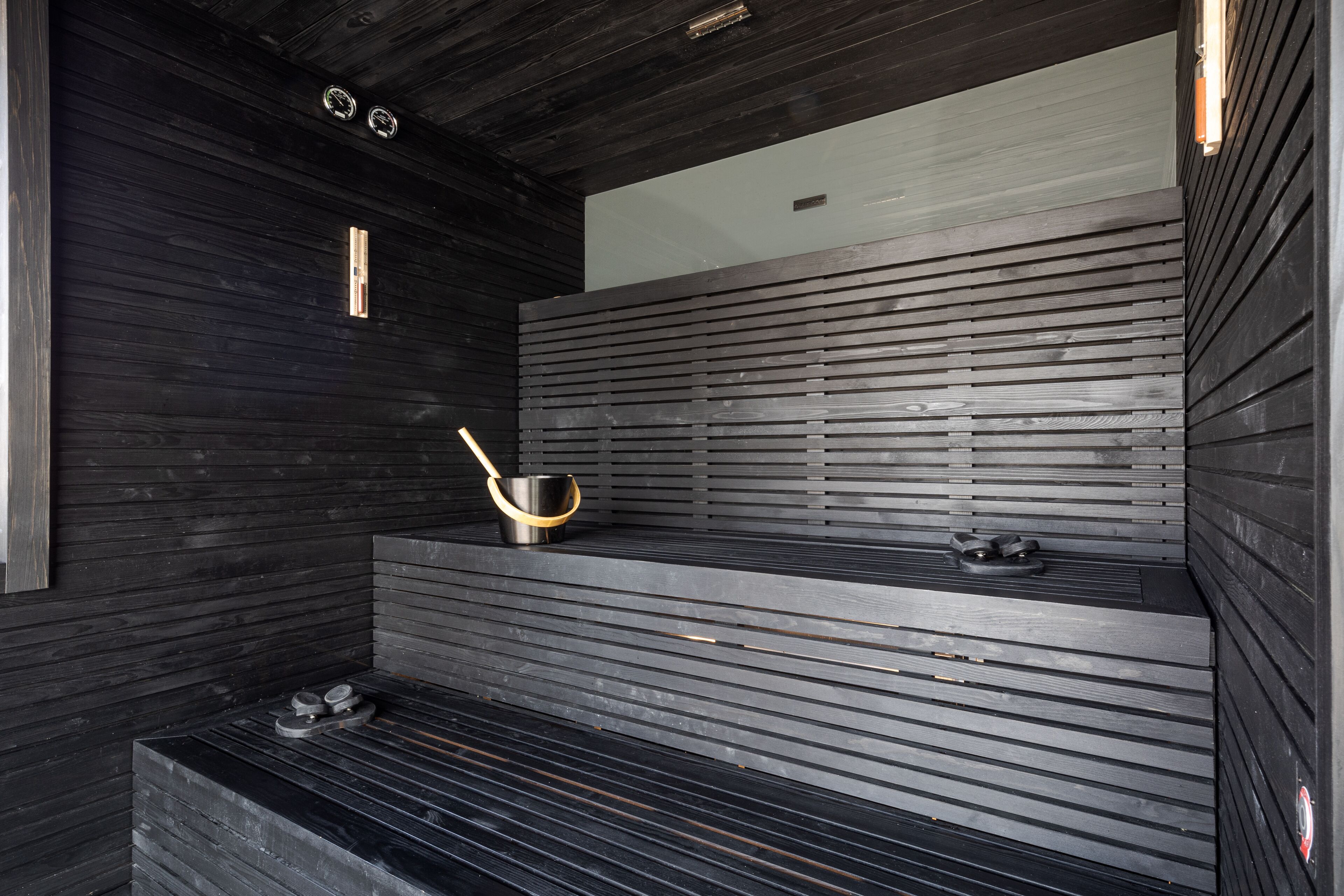 sauna, hot tub, turkish bath/hammam, thai massages, sports massages