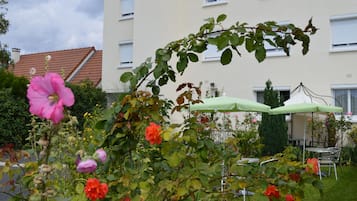 Voorkant accommodatie - avond/nacht