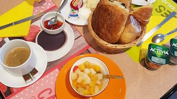 Breakfast (EUR 9 per person)