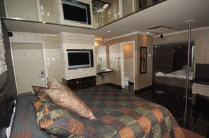 Desk, iron/ironing board, rollaway beds, free WiFi - Motel Capri & Suites (Repentigny)