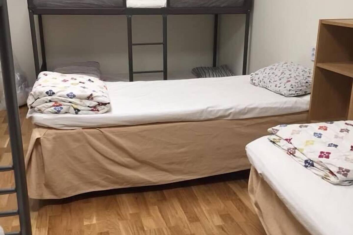 Room, Multiple Beds (5 beds)