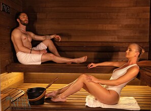 Sales de tractament per a parelles, sauna i banyera d'hidromassatge 