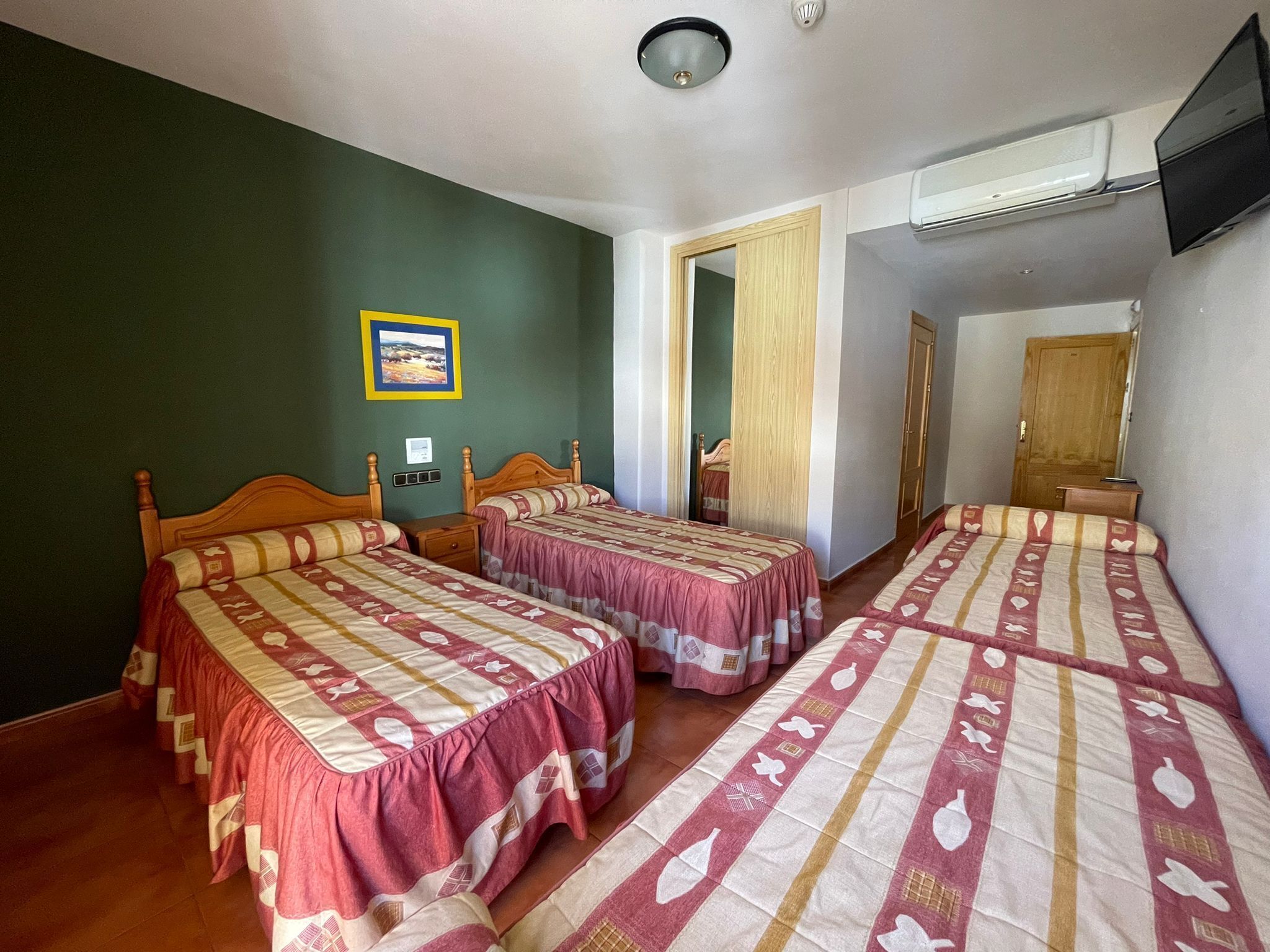 quadruple room | 1 bedroom, in-room safe, desk, blackout curtains