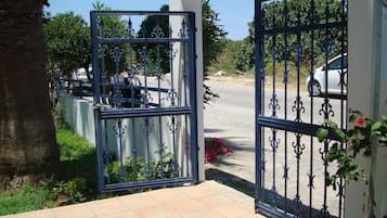 Entrada al alojamiento