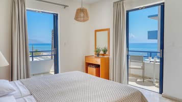 Studio, Sea View
