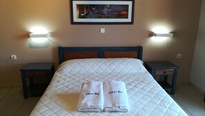 Familienapartment, 2 Schlafzimmer, Gartenblick, Meerseite | Schallisolierte Zimmer, kostenloses WLAN, Bettwäsche