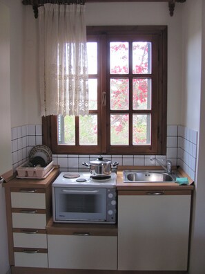 Basic-Apartment, 1 Schlafzimmer, Gartenblick, Meerseite | Eigene Kochnische | Großer Kühlschrank, Wasserkocher mit Kaffee-/Teezubehör, Wasserkocher
