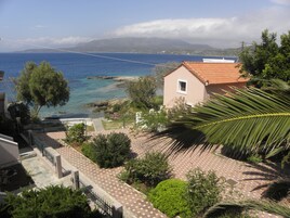Basic Apartment, 1 Bedroom, Garden View, Oceanfront | Property grounds