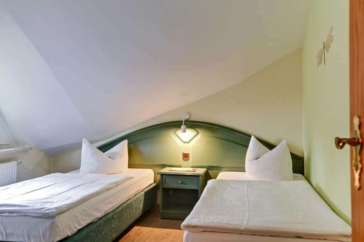 apartment | in-room safe, iron/ironing board, travel cot, free wifi