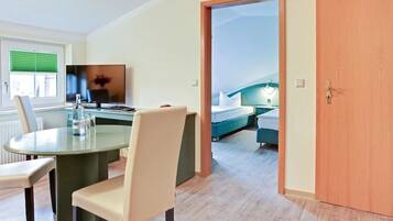 Apartment | In-room safe, iron/ironing board, travel crib, free WiFi