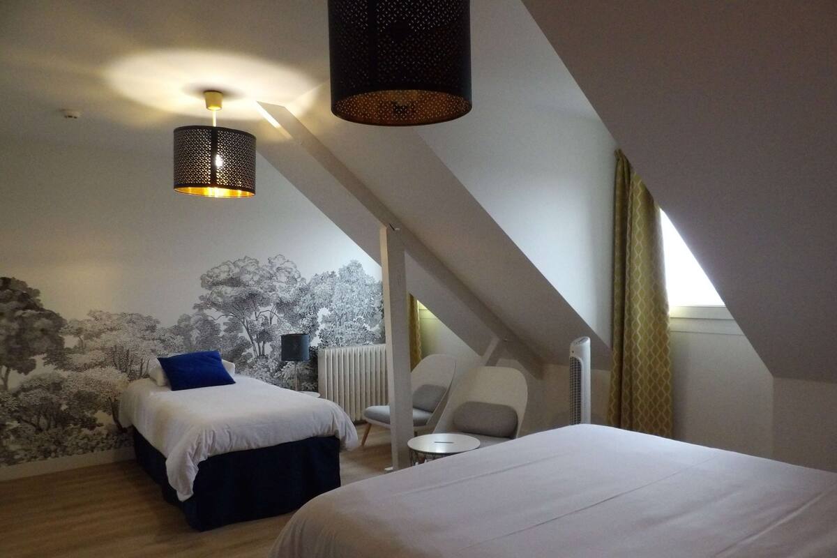 family room, 2 double beds, non smoking | desk, soundproofing, free wifi, bed sheets