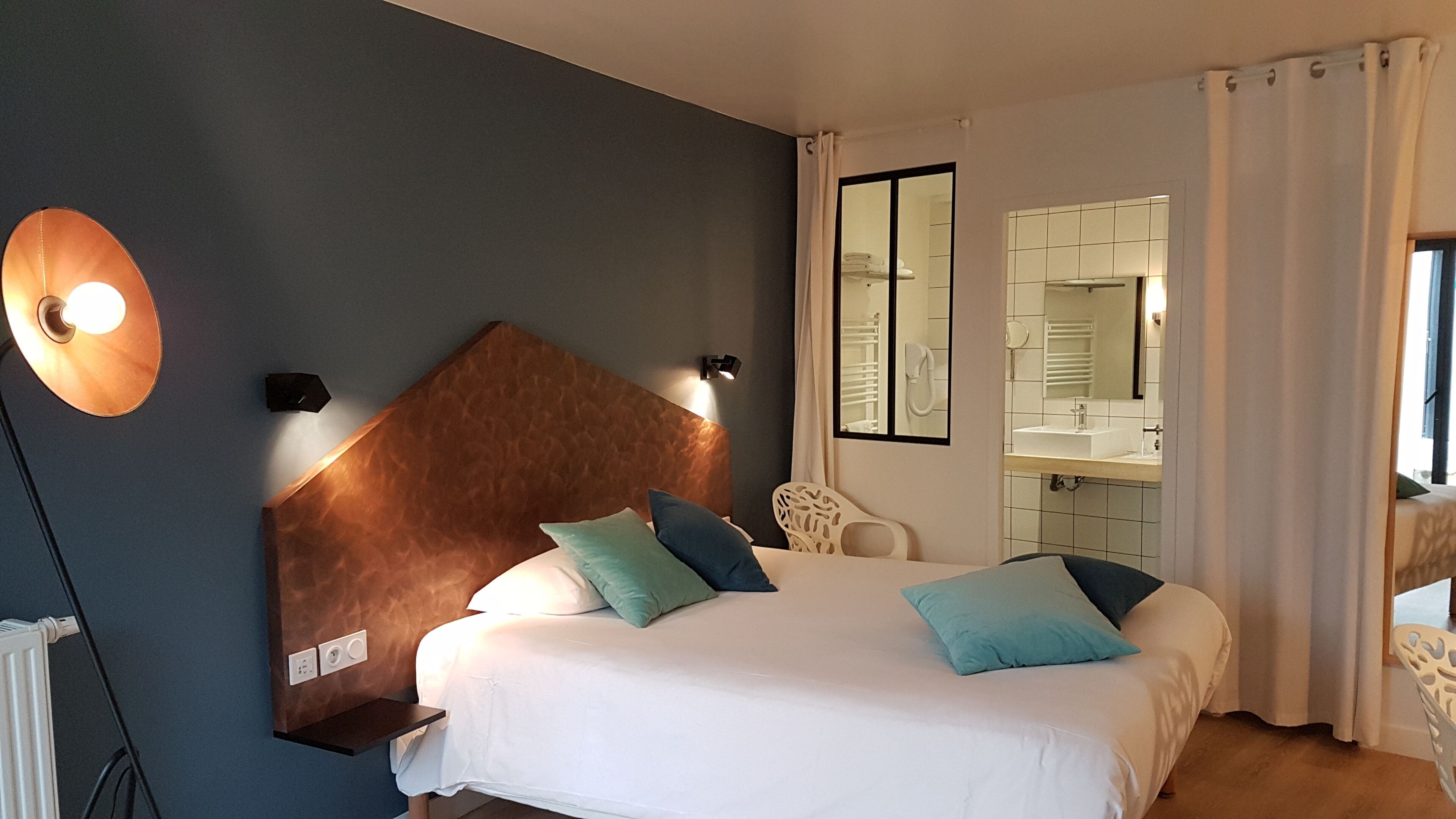 Superior Room, 1 King Bed, Non Smoking (Shower Only)