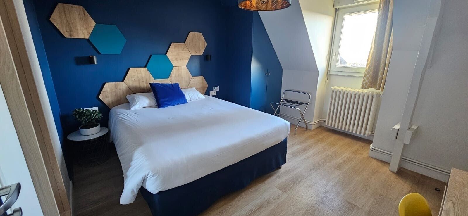 Camera Comfort, 1 letto matrimoniale, non fumatori (Larger Room) | Una scrivania, insonorizzazione, Wi-Fi gratuito, lenzuola