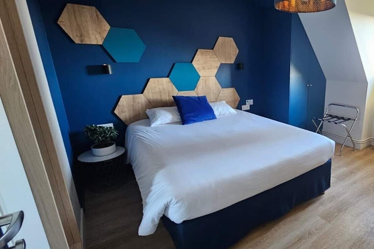 Bureau, chambres insonorisées, Wi-Fi gratuit, draps fournis