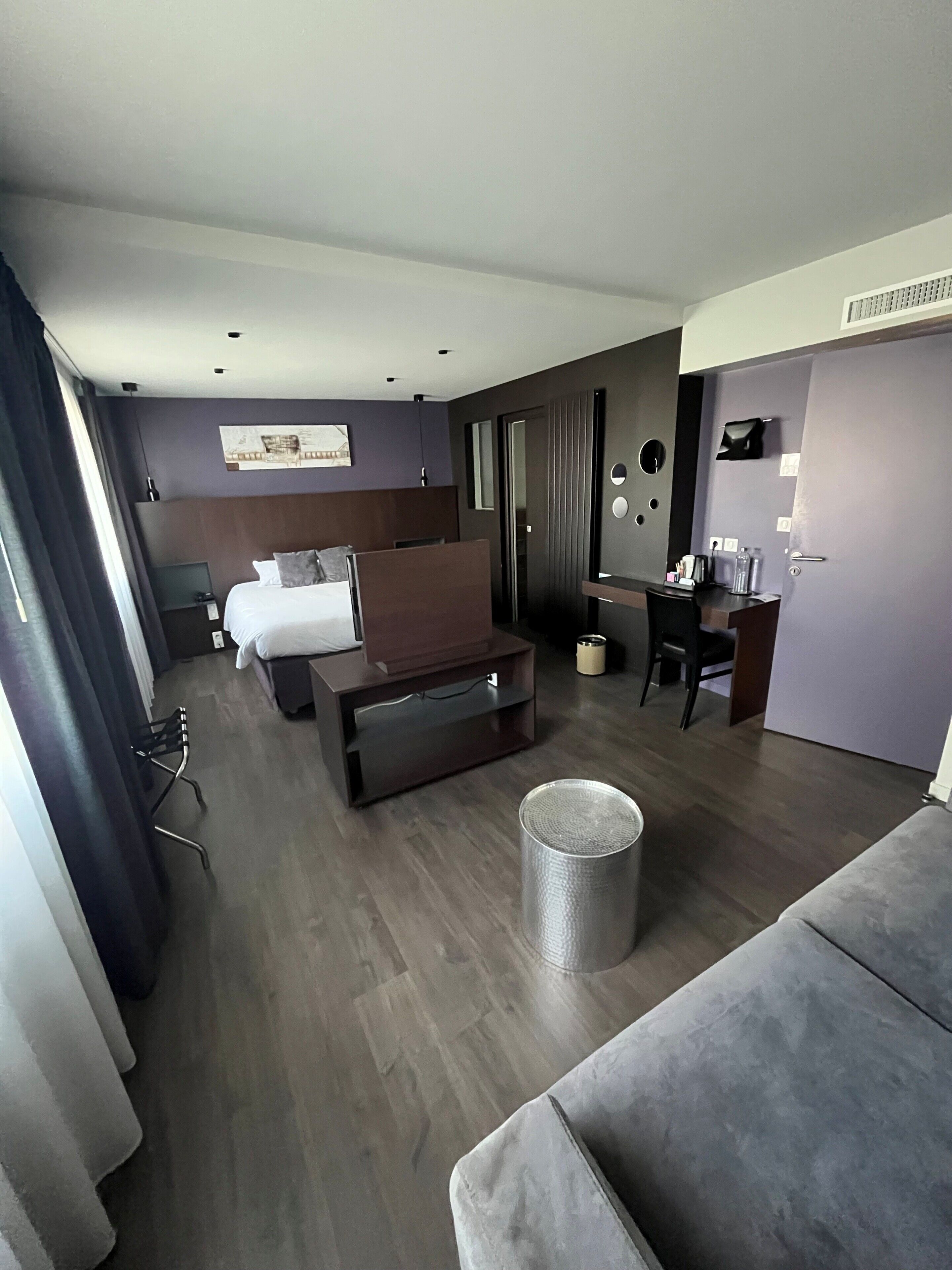 Junior Suite, 1 King Bed, Non Smoking | Premium bedding, desk, laptop workspace, soundproofing