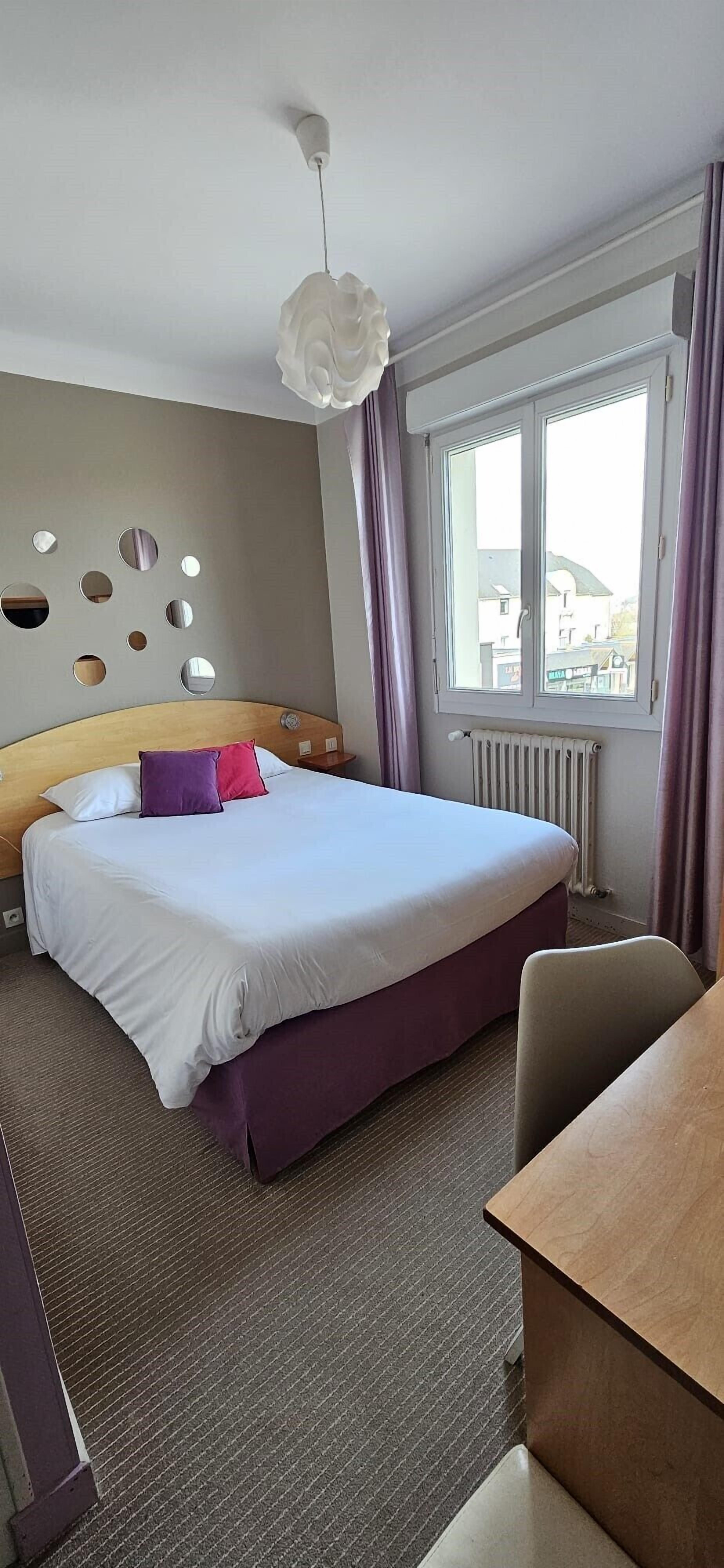 Standard Room, 1 Double Bed, Non Smoking | Desk, soundproofing, free WiFi, bed sheets