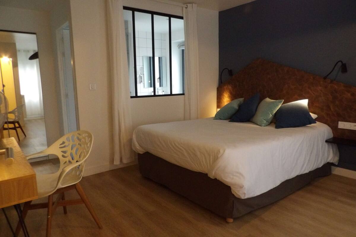 superior room, 1 king bed, non smoking (with sofabed) | desk, soundproofing, free wifi, bed sheets