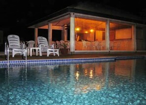 Poolside bar