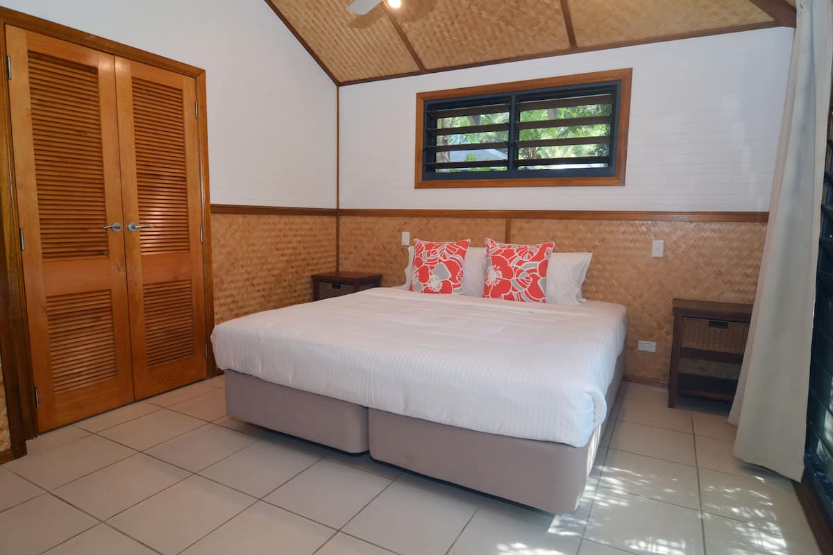 2 bedrooms, in-room safe, iron/ironing board, free cots/infant beds