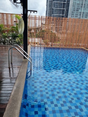 สระว่ายน้ำ