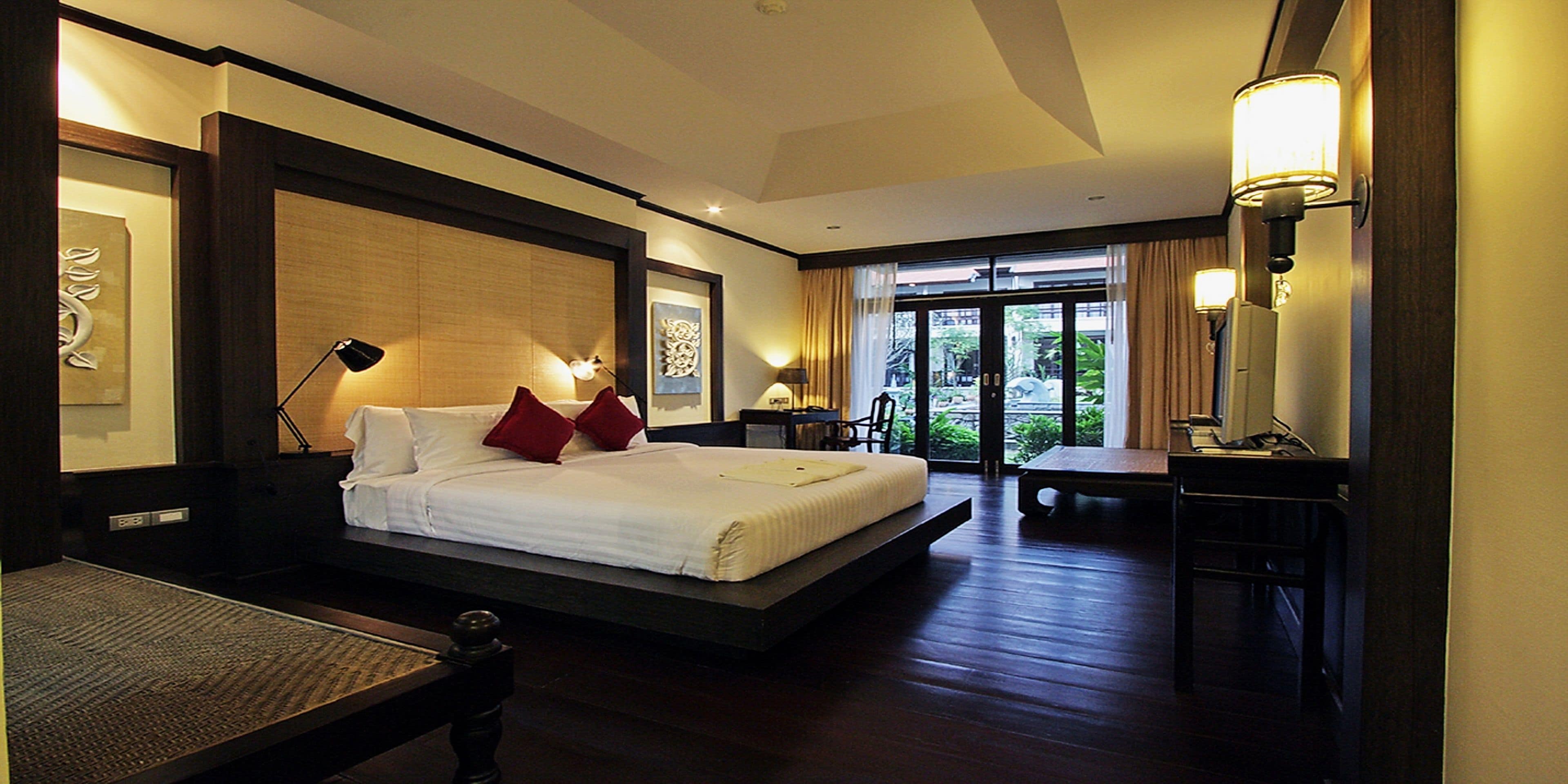 行政双人房 | 迷你吧、客房内保险箱、办公桌、收费 WiFi