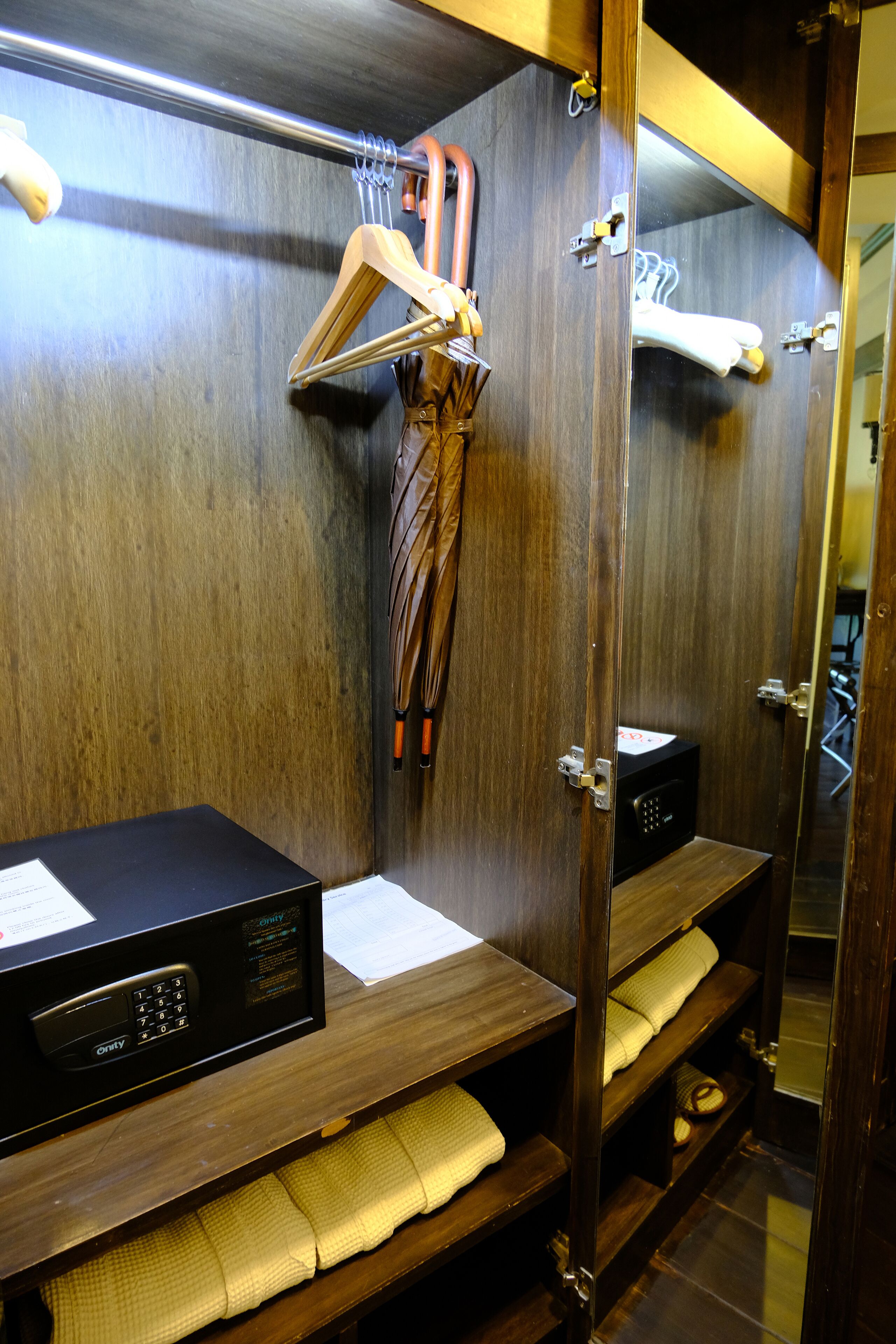 exclusive triple room | 1 bedroom, minibar, in-room safe, desk