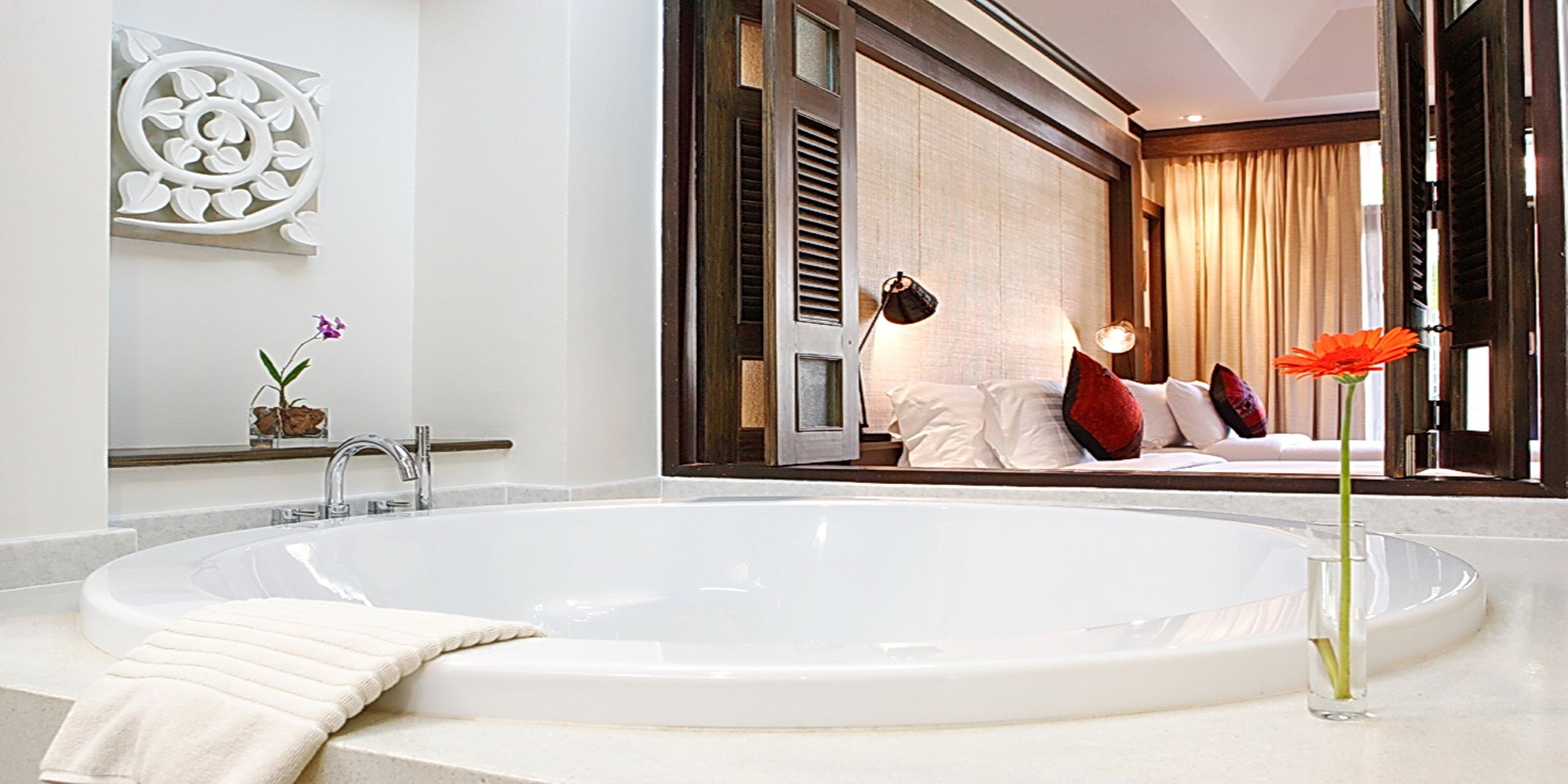 deluxe room, 1 double or 2 single beds | bathroom | free toiletries, hair dryer, towels