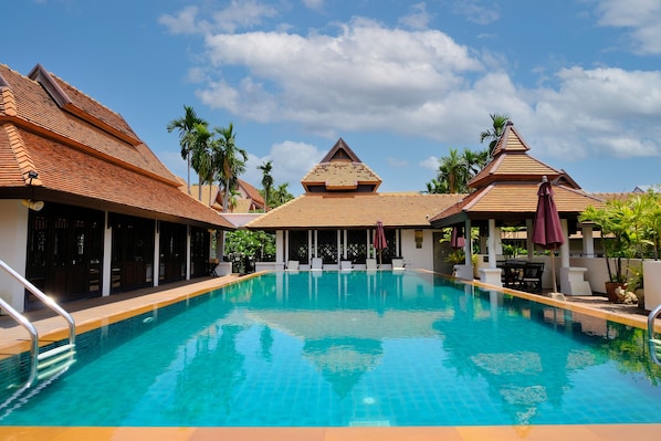 2 utendørsbassenger