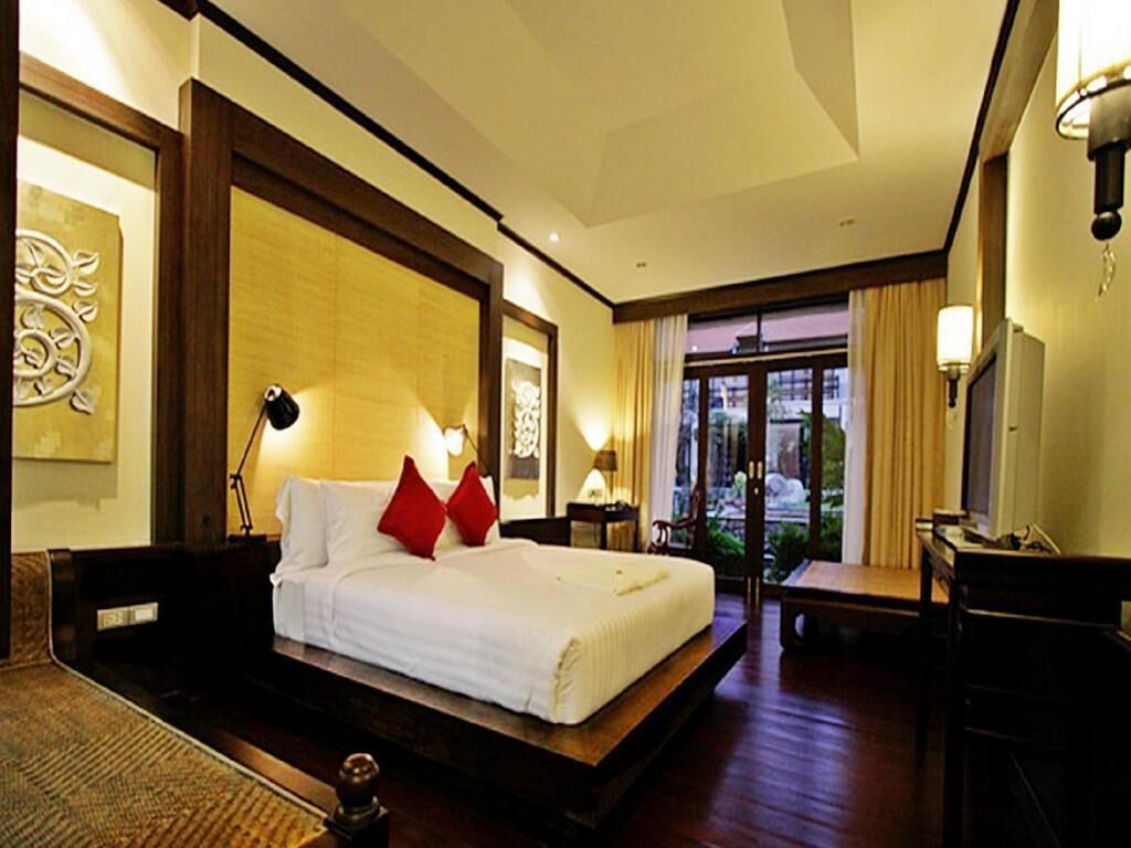 Minibar, in-room safe, desk, soundproofing